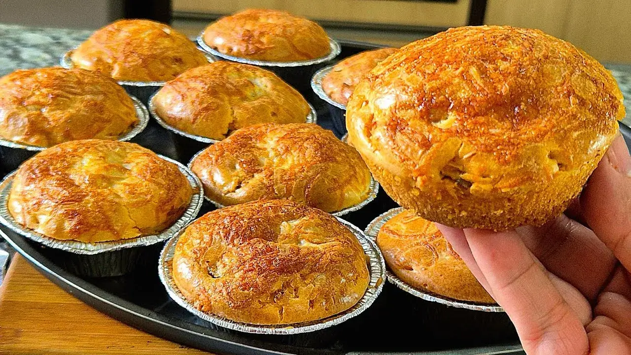 As mini tortinhas de frango com requeijão são perfeitas para o lanche da tarde, para...