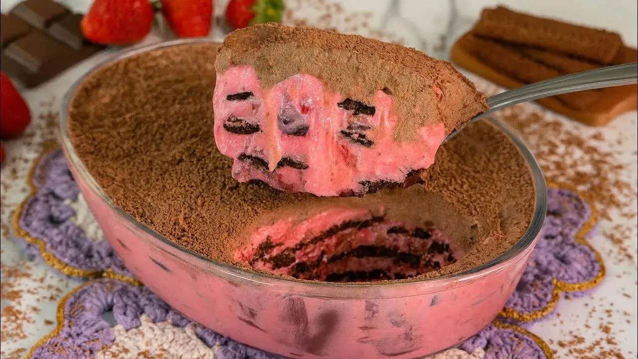 Morango na Travessa com Chocolate: Mousse Trufado Fácil