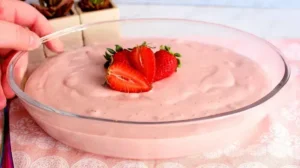 Mousse de morango com fruta de verdade feito no liquidificador: Fácil, leve e delicioso