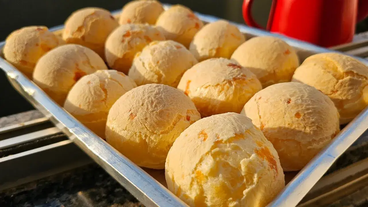 Pão de Queijo Caseiro: Crocante por Fora e Macio por Dentro