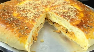 Pastelão de Frango com Bacon Crocante e Massa Caseira Macia