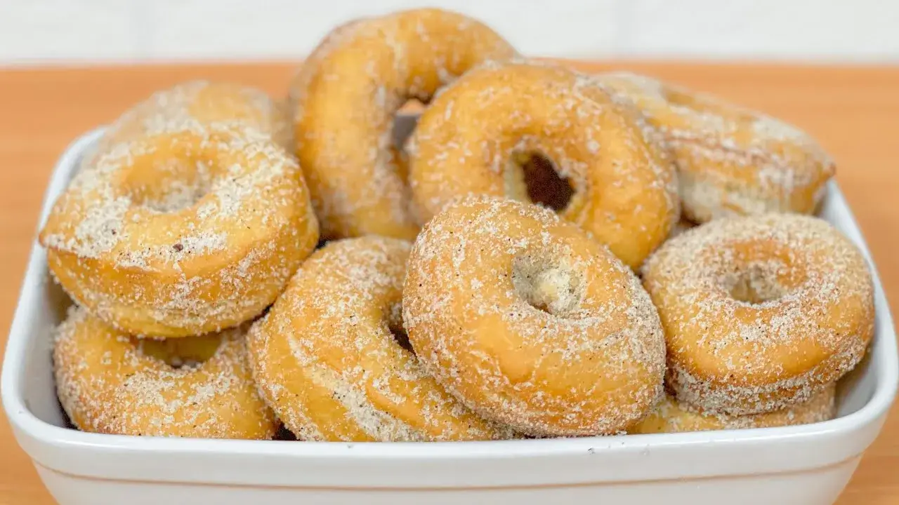 As rosquinhas simples são perfeitas para acompanhar o café da manhã ou o lanche da...