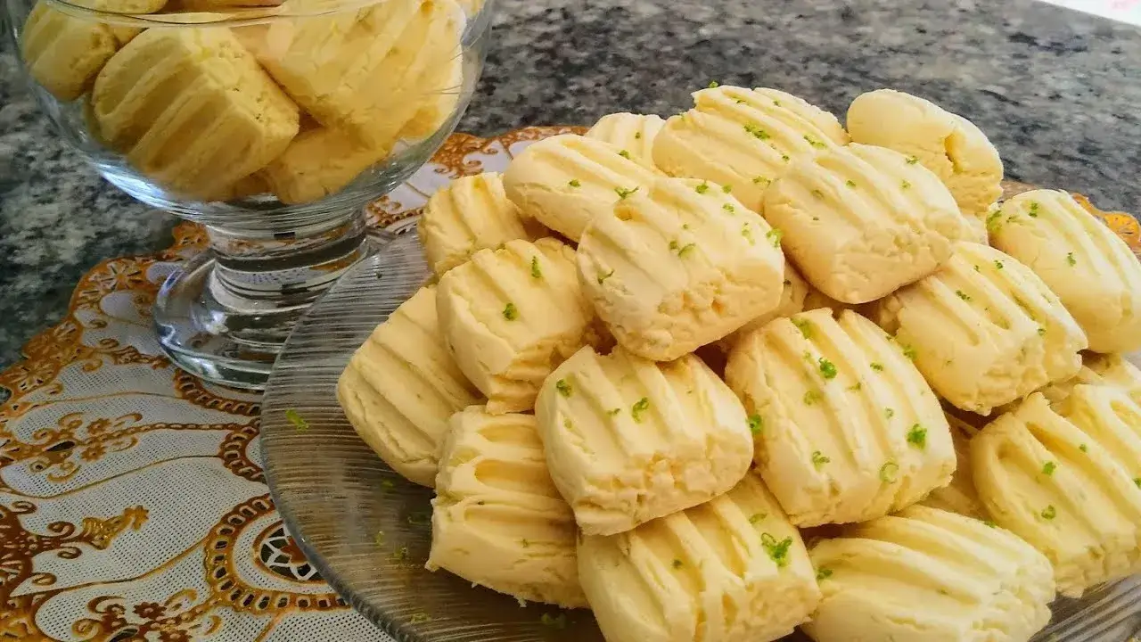 Se você está procurando uma receita simples, rápida e deliciosa, o biscoitinho de limão é...