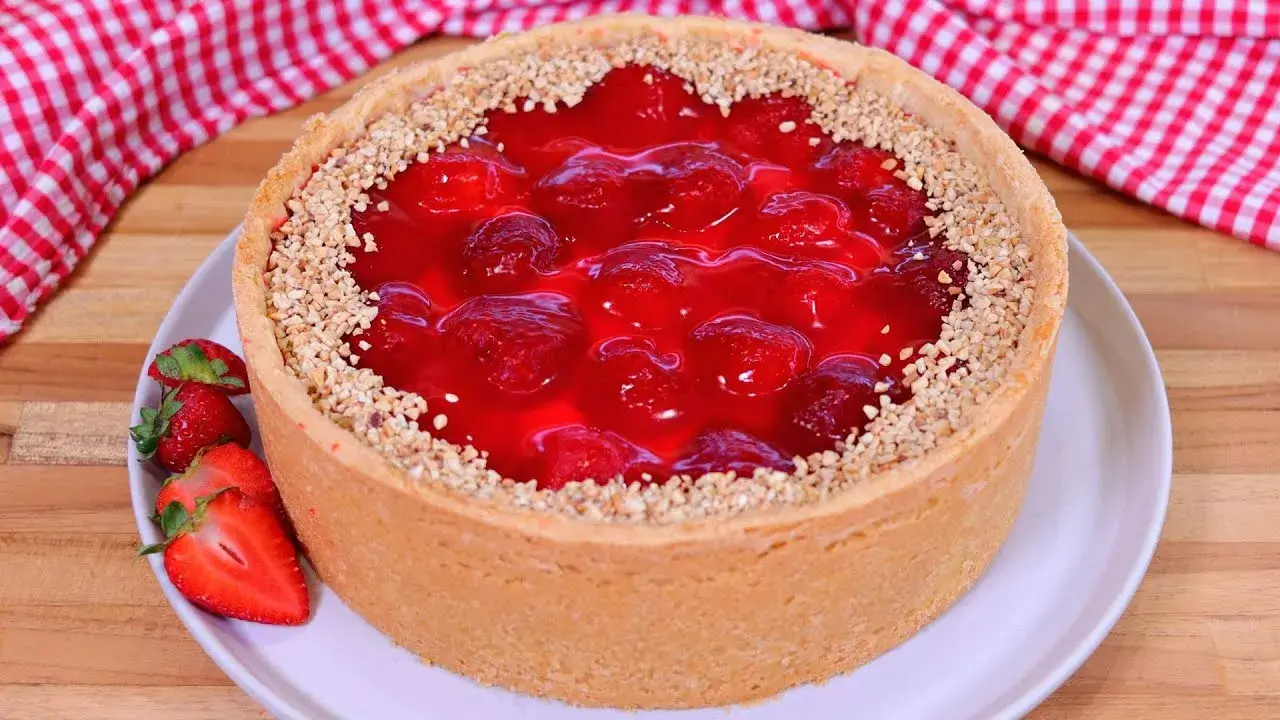 Aprenda a preparar a torta de creme com morango, uma sobremesa clássica da confeitaria perfeita...