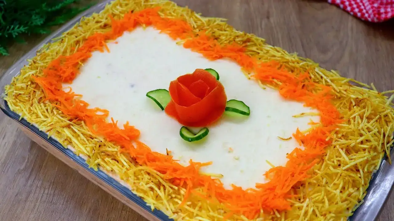 A torta de frango de travessa que não vai ao forno é perfeita para quem...