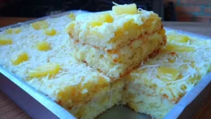 Bolo de abacaxi com coco fácil e fofinho muito gostoso