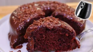 Bolo de chocolate com brigadeiro na AirFryer que fica pronto em 30 minutos