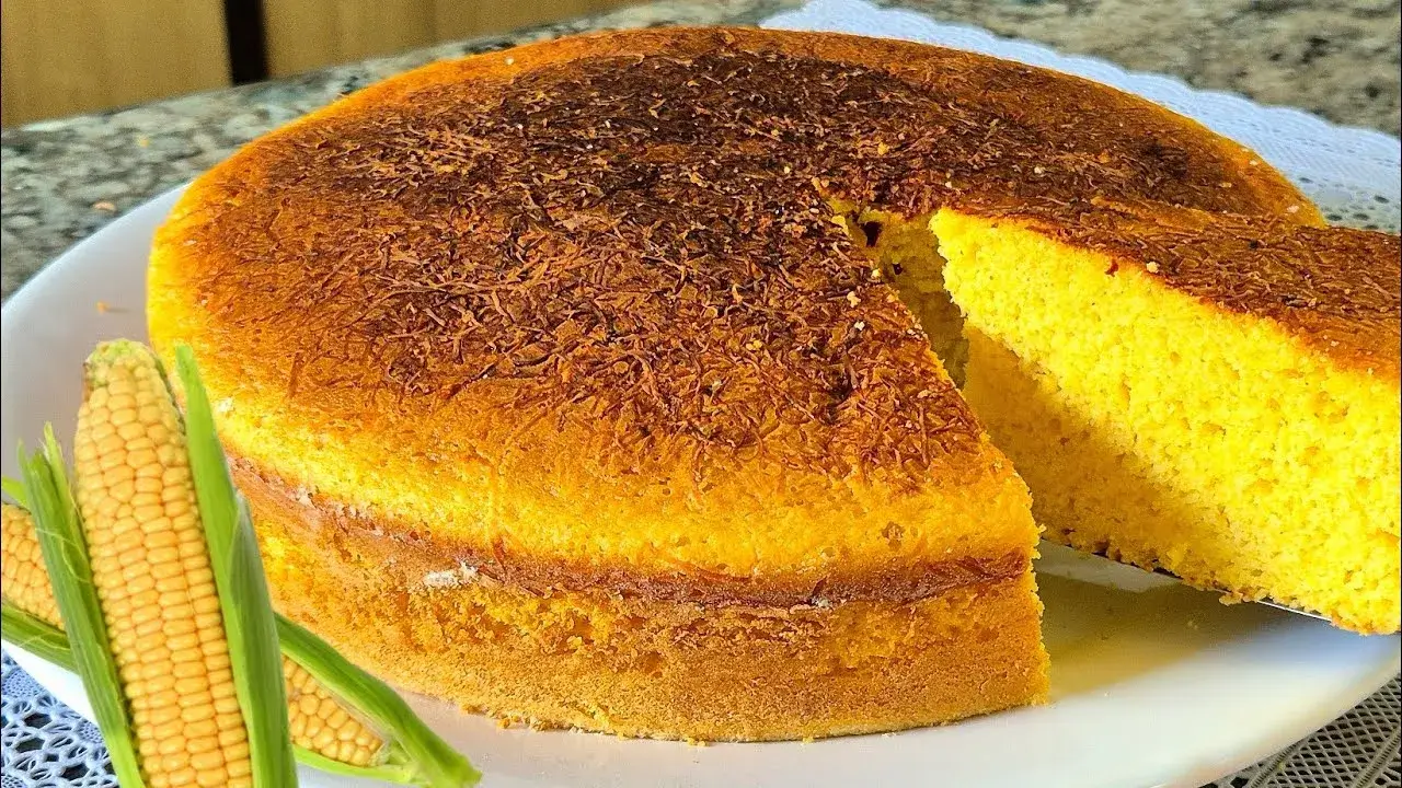 Bolo de milho fofinho que vai surpreender no sabor e na textura