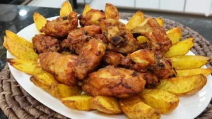 Frango a passarinho com batata na Air Fryer que fica crocante e cheio de sabor