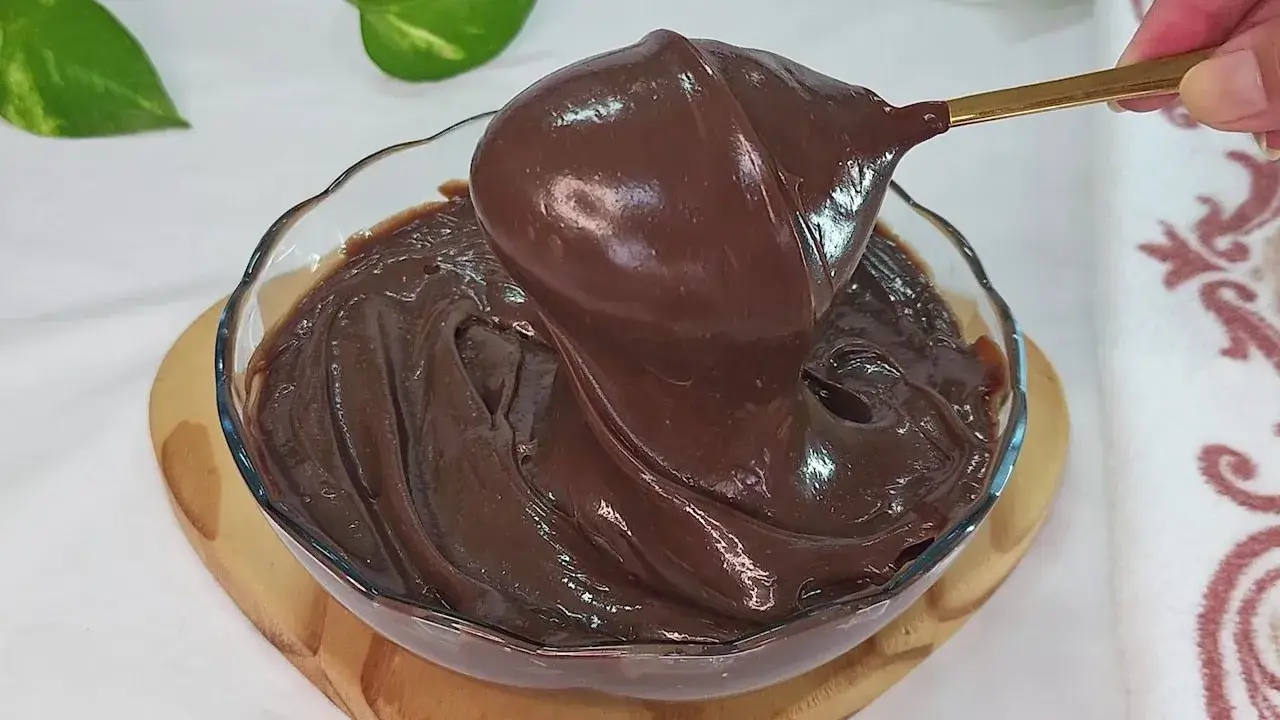 Recheio de brigadeiro cremoso que surpreende pela textura brilhante