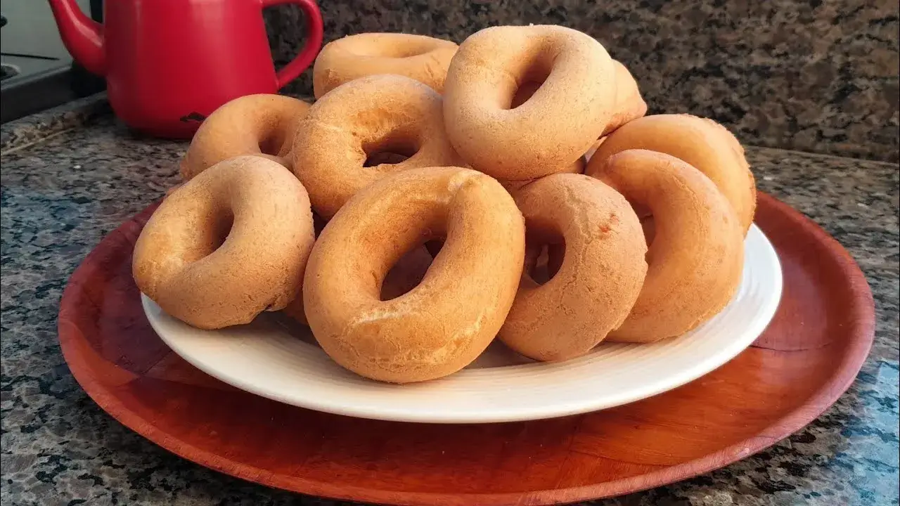 As rosquinhas de polvilho doce são aquele tipo de receita que traz simplicidade e sabor...