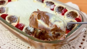 Sobremesa Para o Natal com Dois Cremes: Fácil, Cremosa e Perfeita para o Fim de Ano