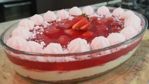Sobremesa de morango fácil que conquista no primeiro olhar