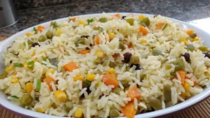 Arroz colorido fácil: A receita de arroz que deixa a mesa mais bonita