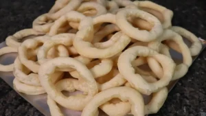 Biscoito de polvilho com farinha de milho crocante