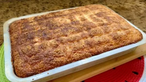 Bolo de limão com coco macio e fácil de fazer