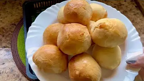 Pãezinhos na Air Fryer que ficam prontos rapidinho