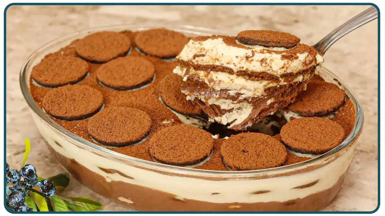 Pavê Tradicional de Creme com Chocolate e Biscoito