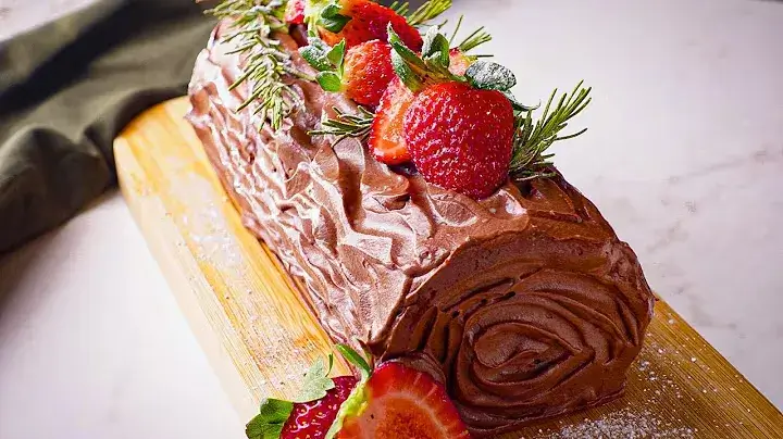 Rocambole de chocolate que encanta pela cremosidade