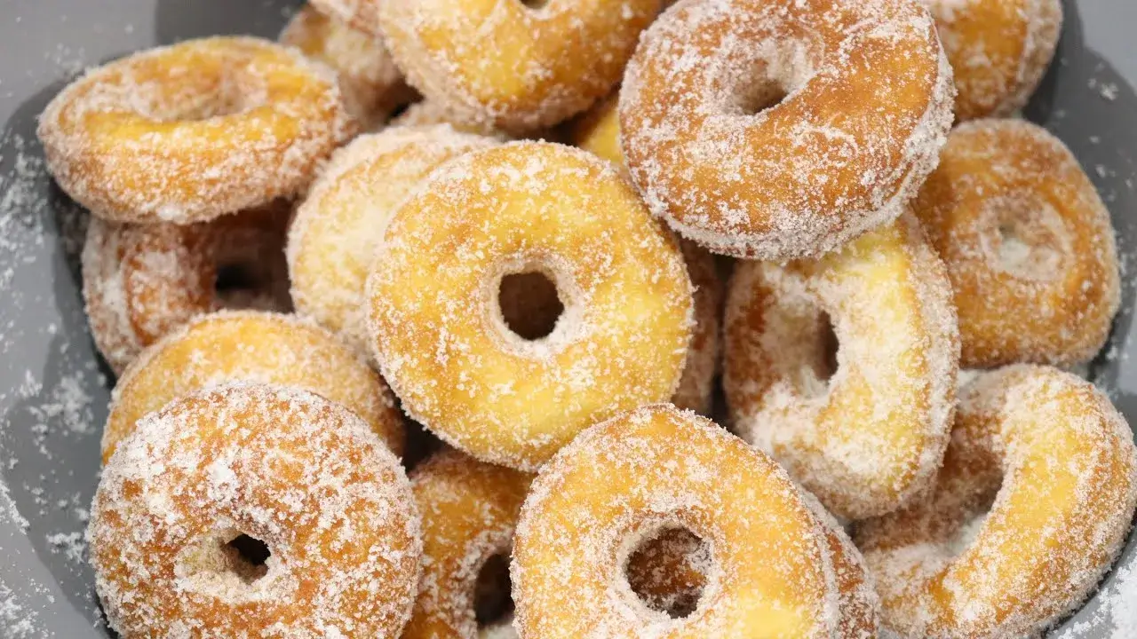 Rosquinhas fritas sequinhas e macias para o café
