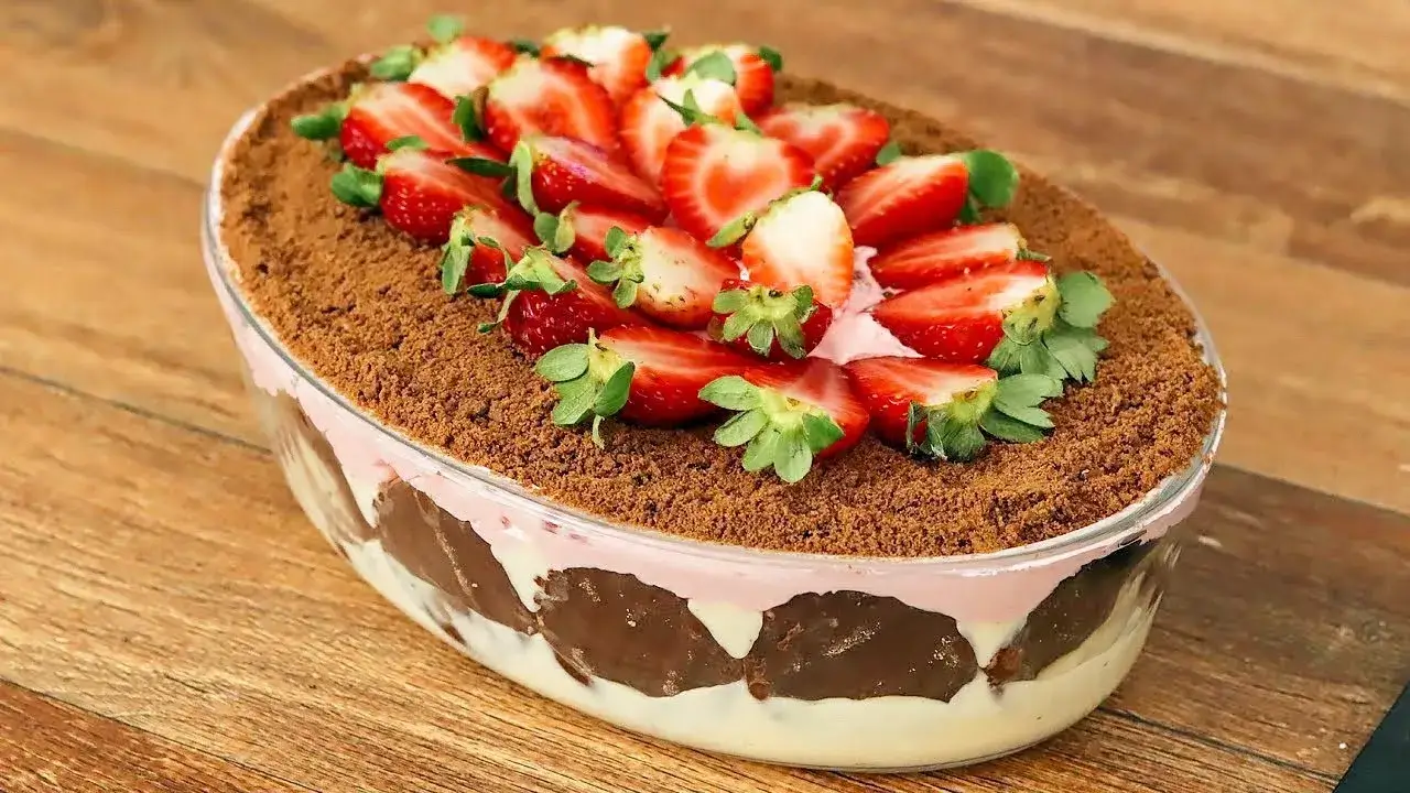 Sobremesa de Travessa com Morango Cremosa para Servir Gelada