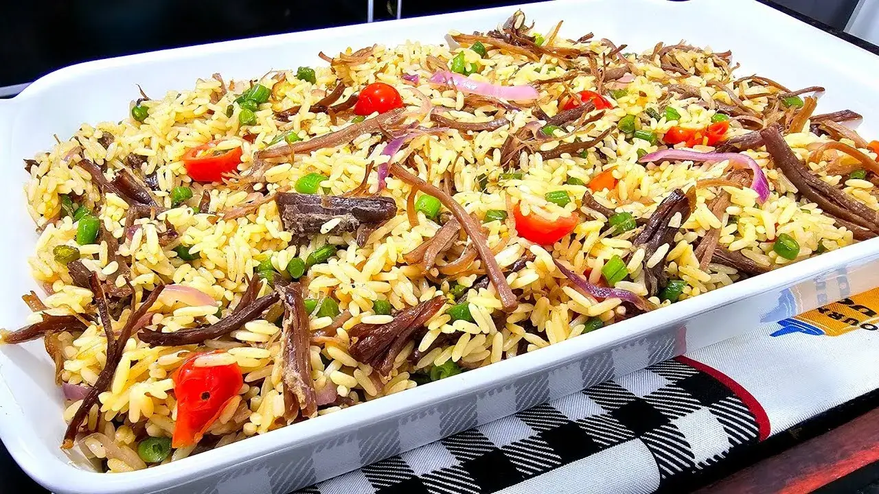 Arroz com Carne de Sol Fácil na Panela de Pressão para a Família Toda