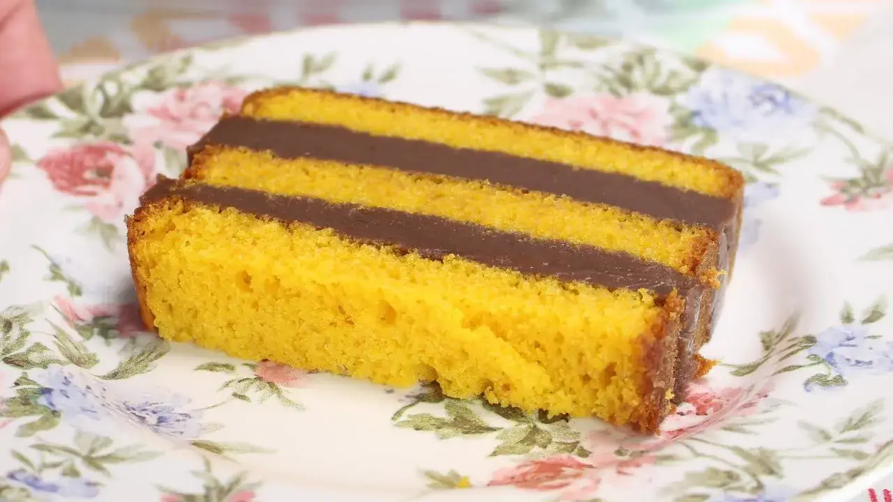 Bolo de Cenoura Fofinho com Recheio de Brigadeiro para Fatias