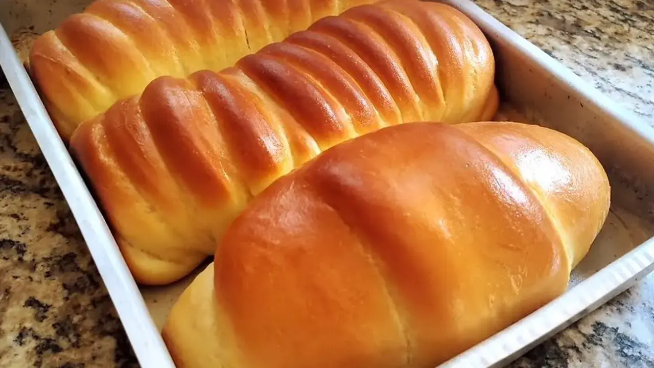 Pão caseiro fácil e fofinho feito em casa