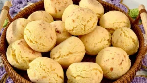 Pão de queijo com flocão de milho: Receita fácil, econômica e perfeita para o lanche