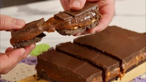 Torta de Manteiga Escocesa com Chocolate e Caramelo Cremoso