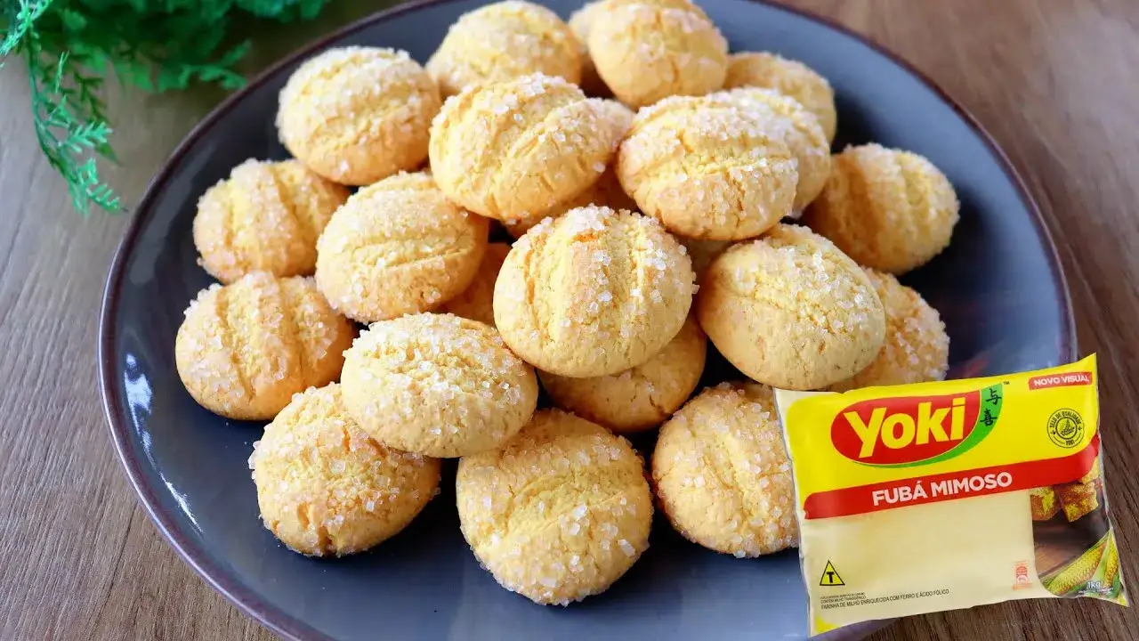 Bolacha de fubá com maizena fácil e crocante para o café