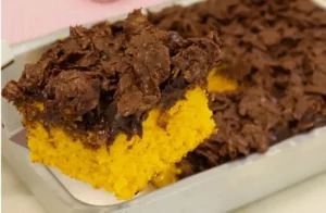 Bolo de Cenoura com Casquinha Crocante: Fofinho, Úmido e com Cobertura de Chocolate