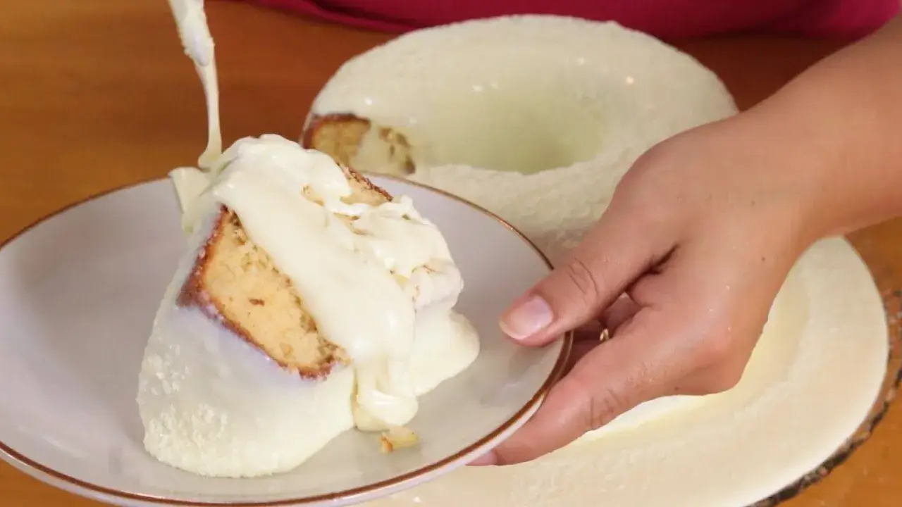 Bolo de Leite Ninho Fofinho com Cobertura Cremosa Sem Fogo