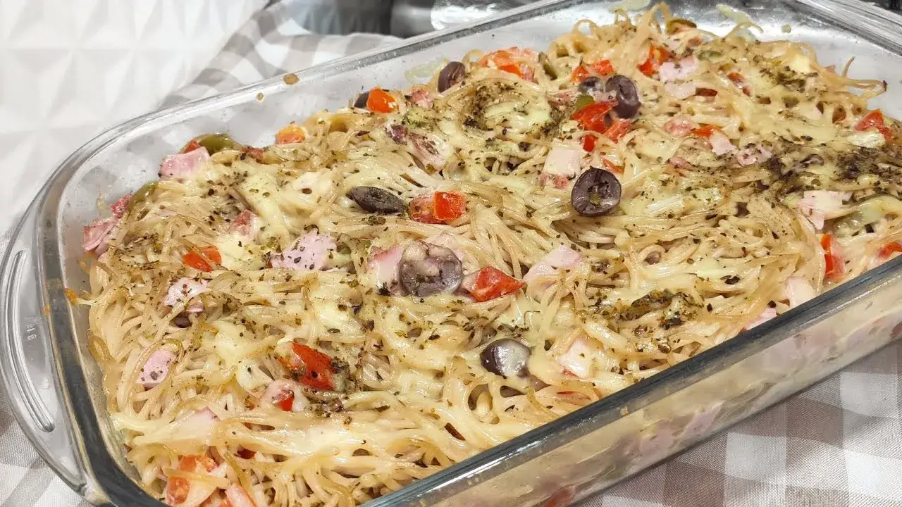 Macarrão Pizza Fácil de Forno com Queijo e Presunto