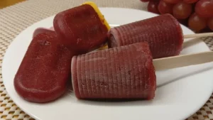 Picolé de Uva com Maçã Saudável e Fácil para Refrescar no Verão