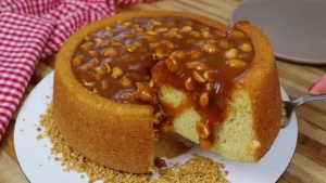 Bolo Pé-de-Moleque Cremoso: Receita junina fácil com cobertura irresistível