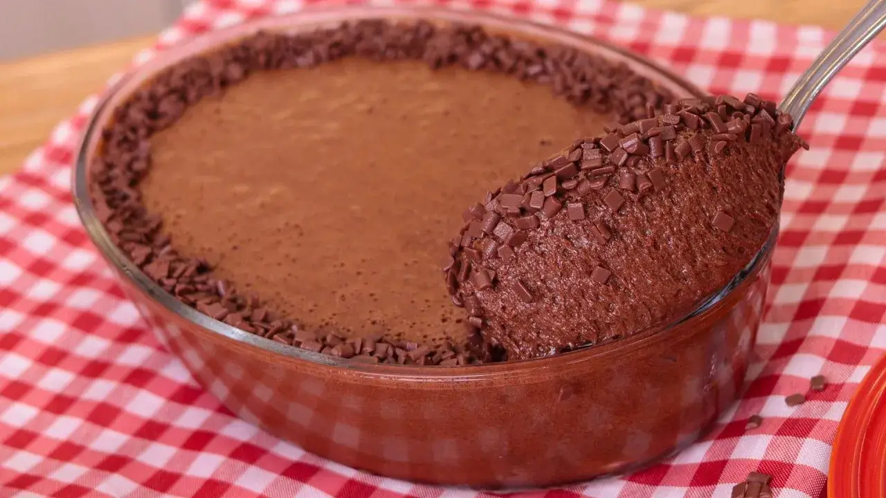 Mousse de Chocolate Leve e Aerada com Café para Sobremesa de Páscoa