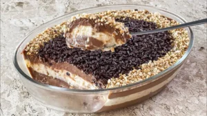 Paixão Cremosa: Sobremesa gelada com chocolate e castanha fácil de fazer