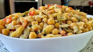 Salada de Grão de Bico com Bacalhau cheia de sabor para servir gelada ou fresca