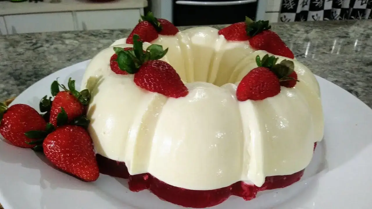 Sobremesa de Leite Ninho com Gelatina de Morango Cremosa e Bonita para Servir