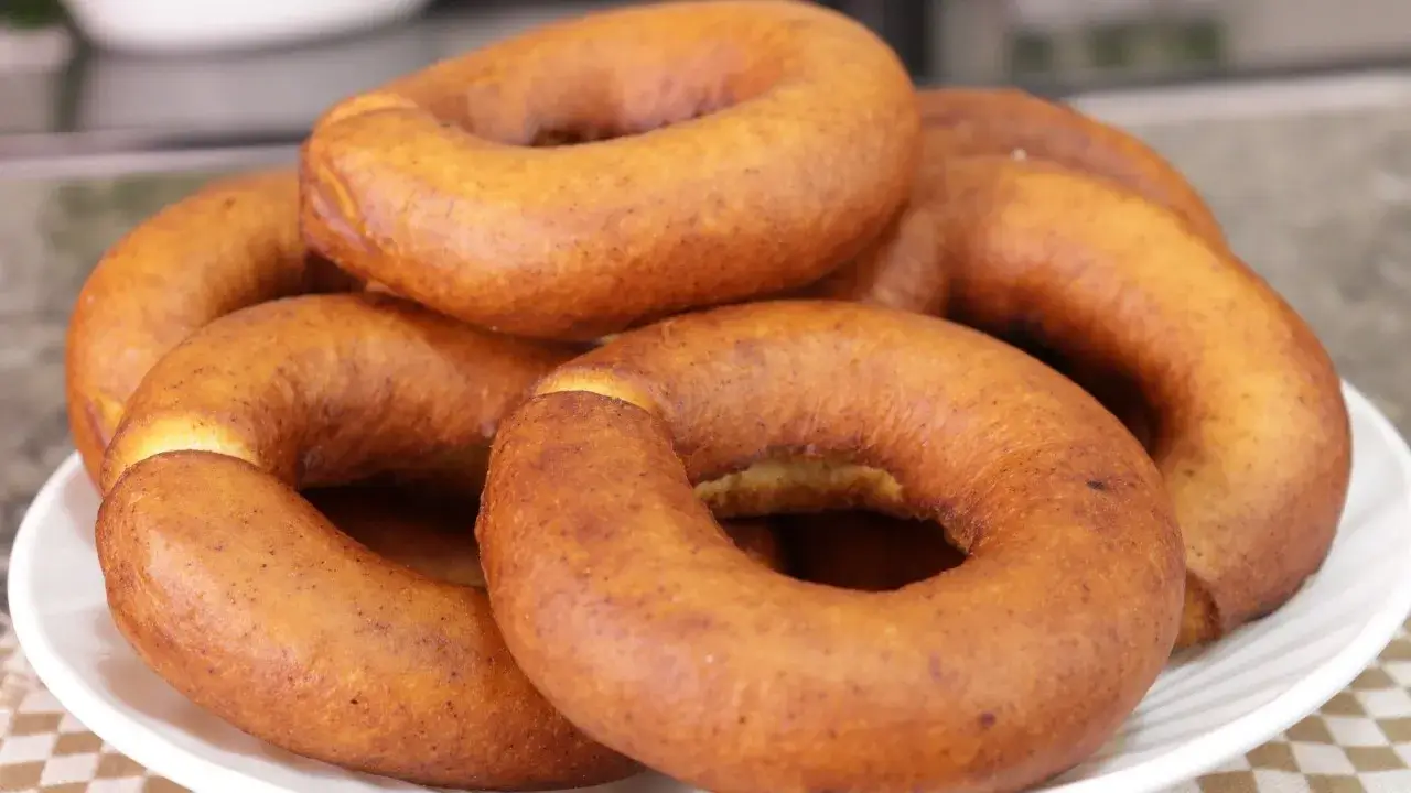 Bolinho Frito com Vinagre Macio por Dentro e Douradinho por Fora