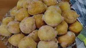 Bolinho de Chuva Fofinho com Casquinha Dourada para o Café da Tarde