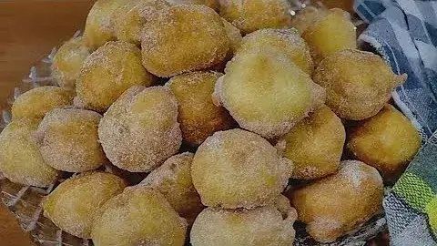 Bolinho de Chuva Fofinho com Casquinha Dourada para o Café da Tarde