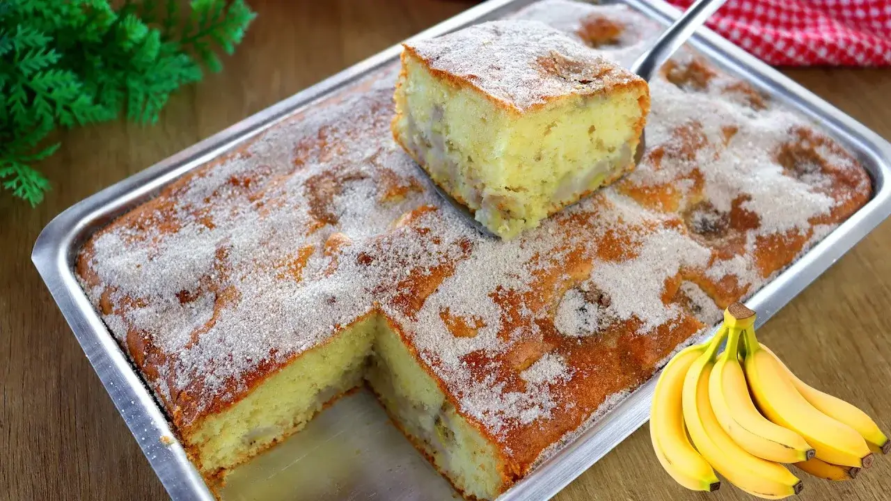 Bolo de Banana Fofinho com Pedacinhos na Massa Fácil e Rápido