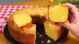 Bolo de Milho Cremoso e Úmido no Liquidificador para Servir com Café