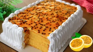 Bolo gelado de maracujá com recheio cremoso e massa fofinha
