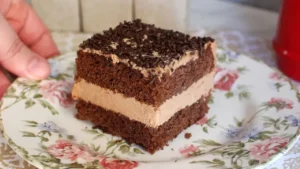 Bolo mousse de chocolate recheado gelado e bem cremoso