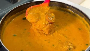 O caldo de carne moída com macaxeira é uma receita encorpada, nutritiva e perfeita para...