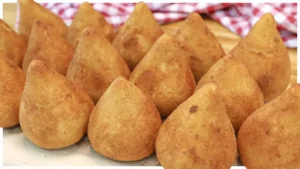 Coxinha com Massa de Batata Cremosa e Crocante Fácil de Fazer