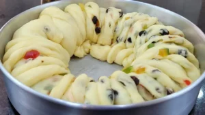 A rosca caseira doce frutada é perfeita para o café da manhã ou lanche da...